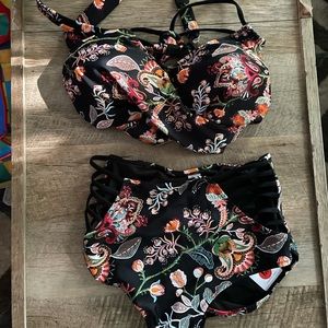 Women’s medium cupshe bikini